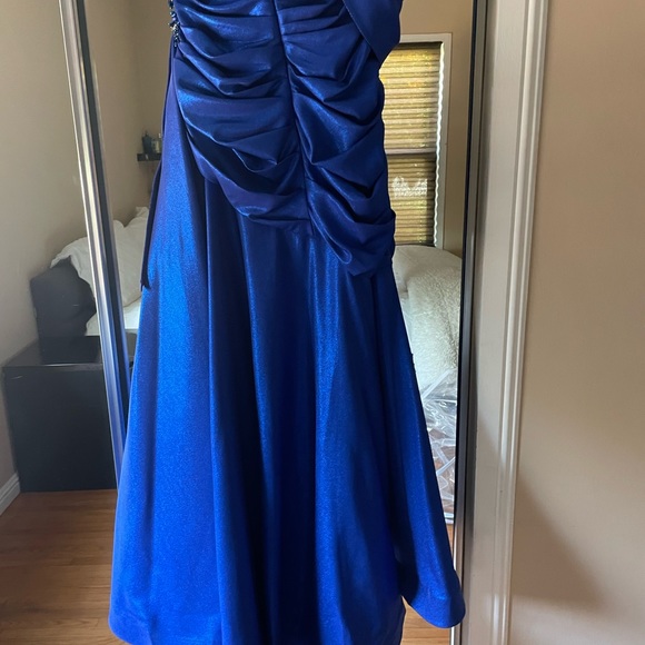 Blue Evening Gown - Picture 2 of 4